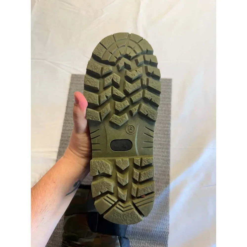 Men's size 6 snow boots